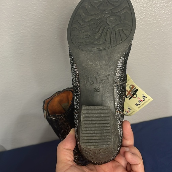 TMA MAIA company women’s leather metallic boots 7.5 NWT - Picture 8 of 15